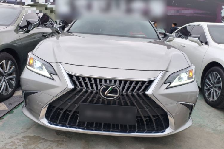 Used Lexus ES 2022 300h Excellence Edition
