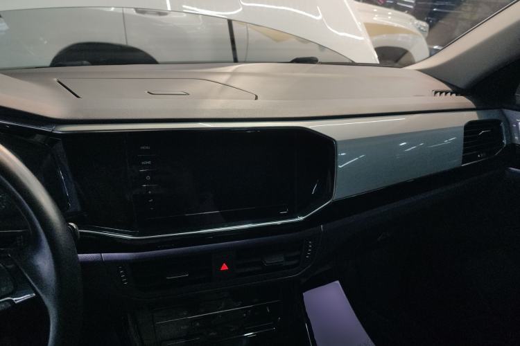 Used Volkswagen Tayron 2020 280TSI Two-Wheel Drive Luxury Connect Edition Center Console