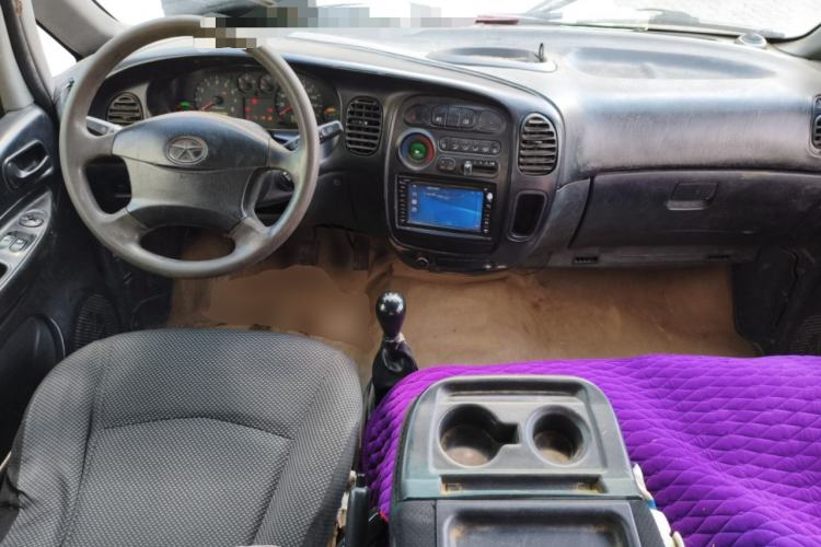 Used JAC Group Refine 2011 2.0L Shuttle Gasoline Standard Edition HFC4GA3 Center Console