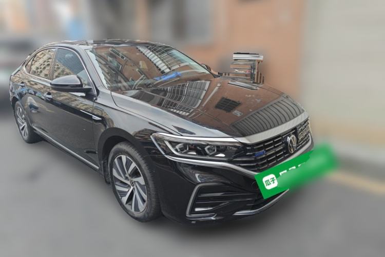 Used Volkswagen Passat New Energy 2023 430 PHEV Hybrid Luxury Edition Front Right 45 Deg