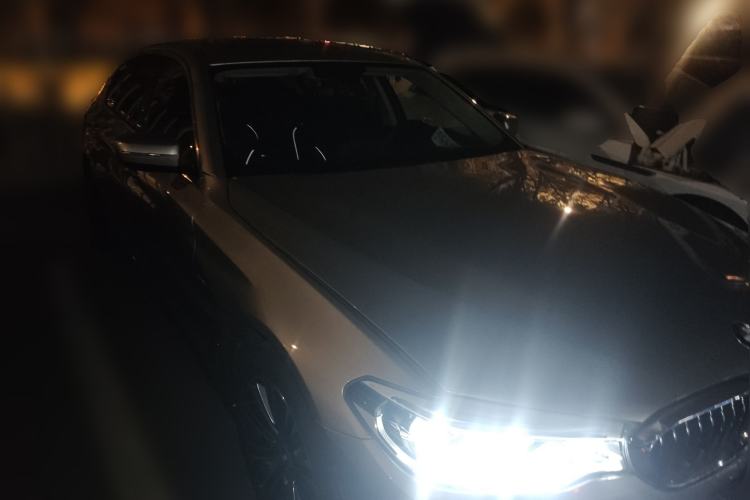 Used BMW 5 Series 2018 Facelifted 530Li Luxury Edition Premium Package Front Right 45 Deg