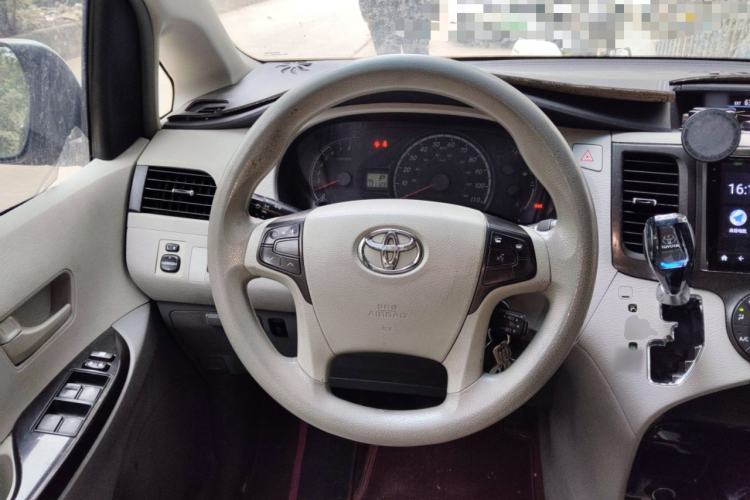 Used Toyota SIENNA 