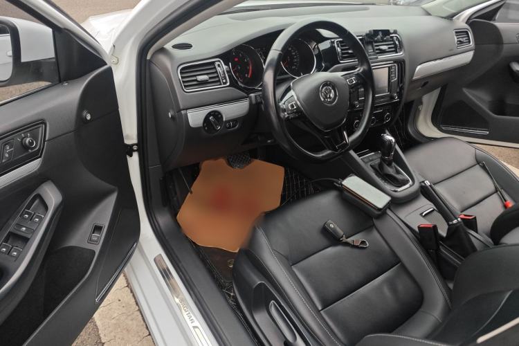 Used Volkswagen Sagitar 2017 180TSI Automatic Luxury Edition
