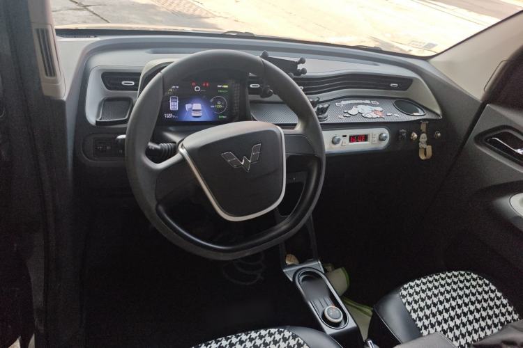 Used Wuling Hongguang MINIEV 2022 Macaron Fashion Model Lithium Iron Phosphate Center Console