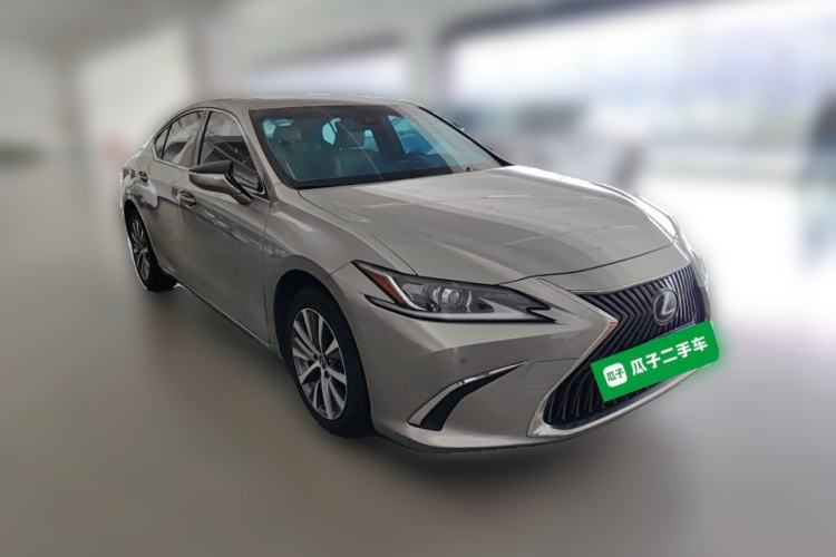 Used Lexus ES  Front Right 45 Deg