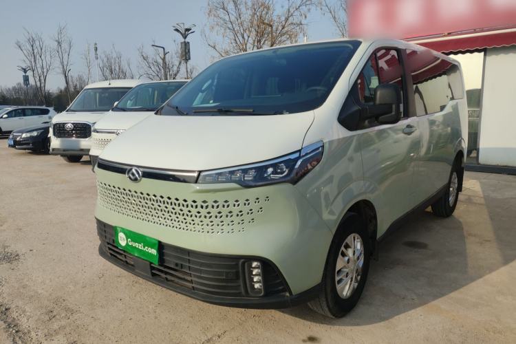 Used SAIC MAXUS Xintu V70 2023 2.0T Elite Edition Manual Transmission Short Wheelbase Low Roof 5/6 Seats (125 hp)