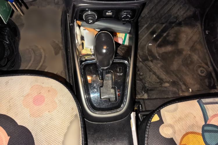 Used CHANGAN CS15 2016 1.5L Automatic Fashion Edition Gear Lever