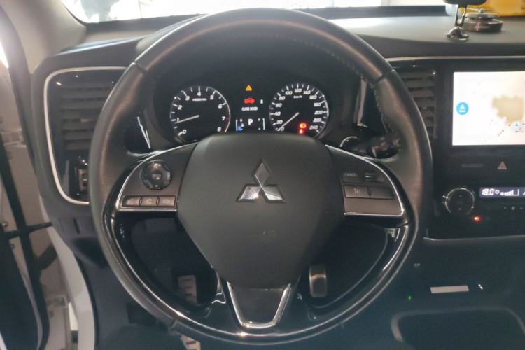 Used Mitsubishi Outlander 2020 2.0L Two-Wheel Drive Comfort Edition 7-Seater
