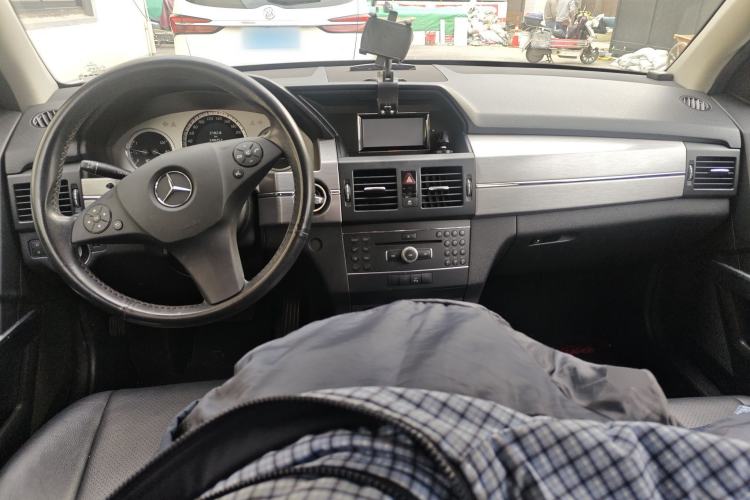 Used Mercedes-Benz GLK-Class 2011 GLK 300 4MATIC Dynamic Model Center Console