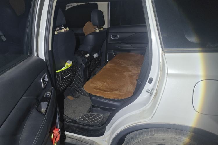 Used Mitsubishi Outlander 2019 2.0L Two-Wheel Drive Comfort Edition 5 Seats China VI Standard Left Rear Seat