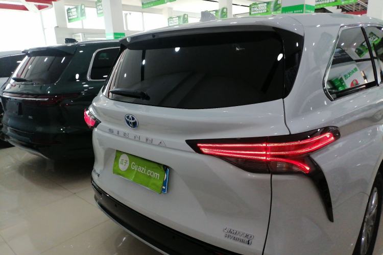 Used Toyota SIENNA 2021 2.5L Hybrid Premium Edition