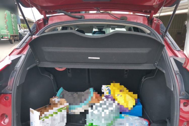 Used Nissan Kicks 2018 1.5L CVT Smart Connect Deluxe Edition Trunk