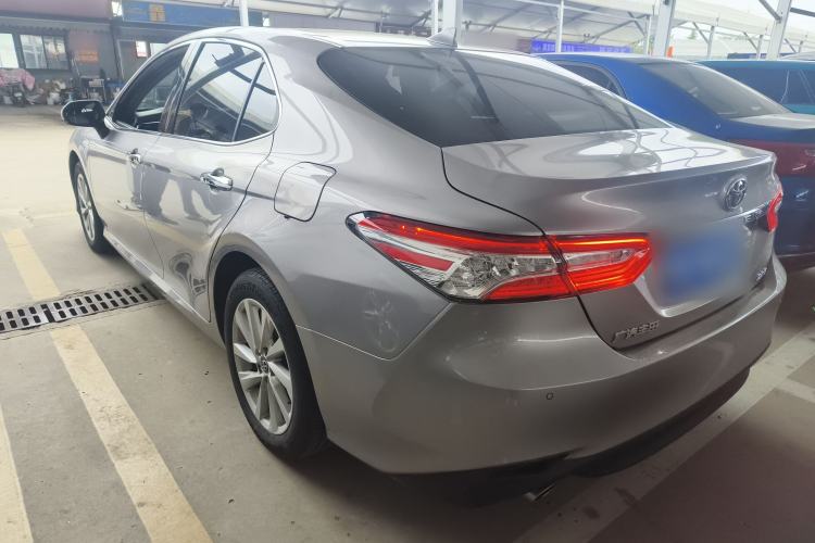 Used Toyota Camry 2021 2.0G Luxury Edition
