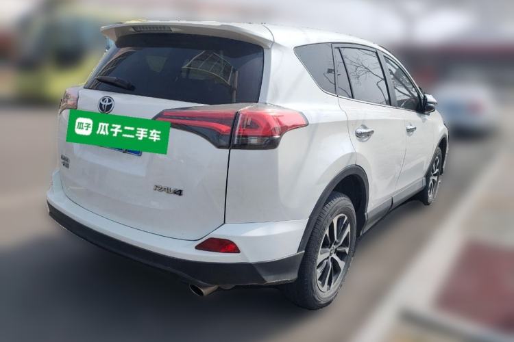 Used Toyota RAV4 2019 2.0L CVT Two-Wheel Drive Luxury Version China VI Standard Rear Right 45 Deg