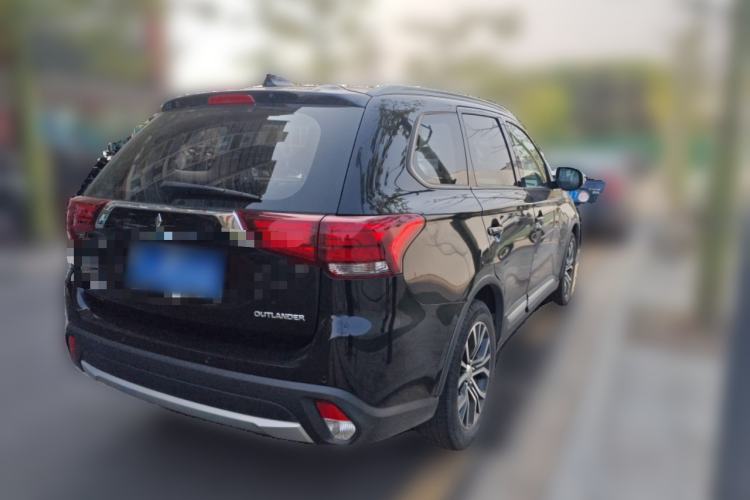 Used Mitsubishi Outlander 2018 2.0L Two-Wheel Drive Glory Edition 5 Seats
