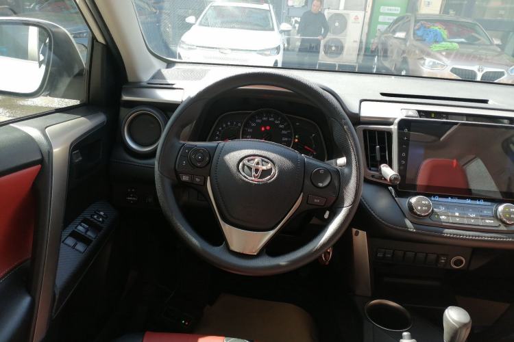 Used Toyota RAV4 2015 2.0L CVT Two-Wheel Drive Fashion Edition Steering Wheel