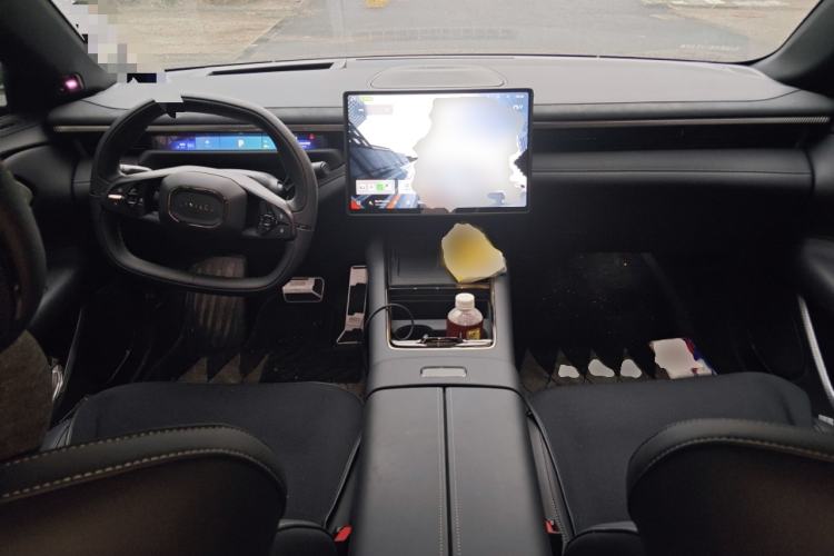 Used Lynk & Co 10 EM-P 2025 Model 240 Four-Wheel Drive Ultra Center Console