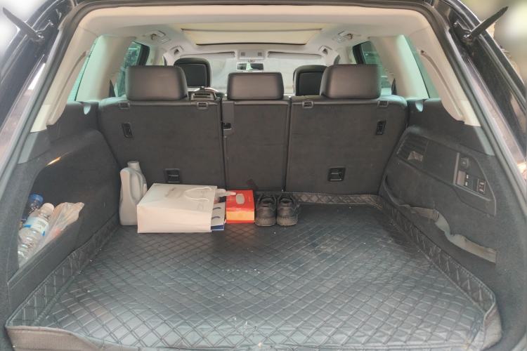 Used Volkswagen Touareg 2011 3.0 TSI High-End Version Trunk