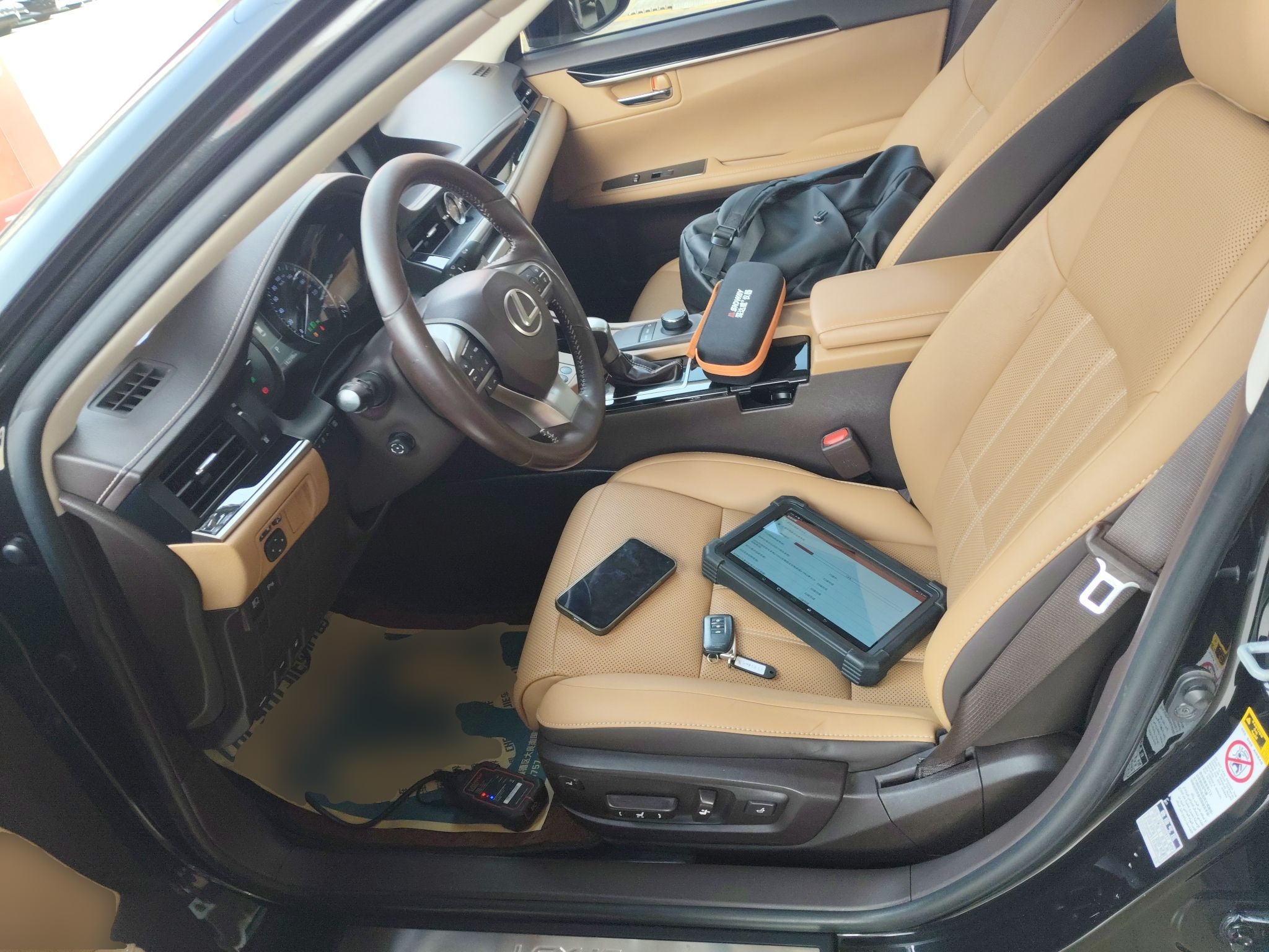 المقاعد الأمامية داخل السيارة