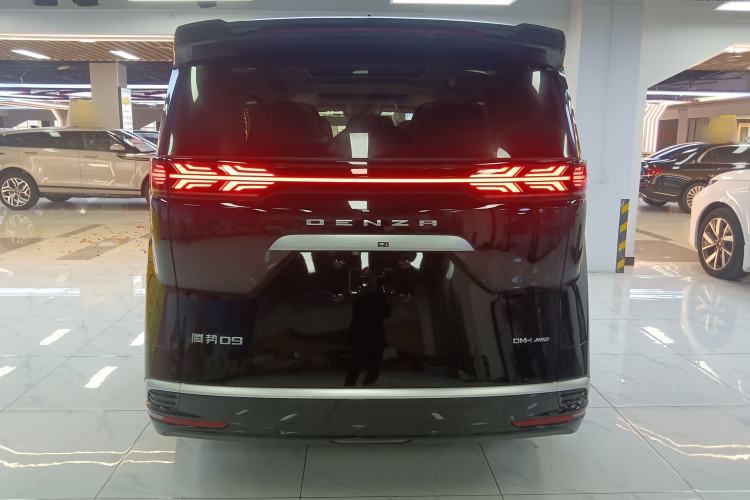 Used Denza D9 2024 DM-i 980 Four-Wheel Drive Flagship Model
