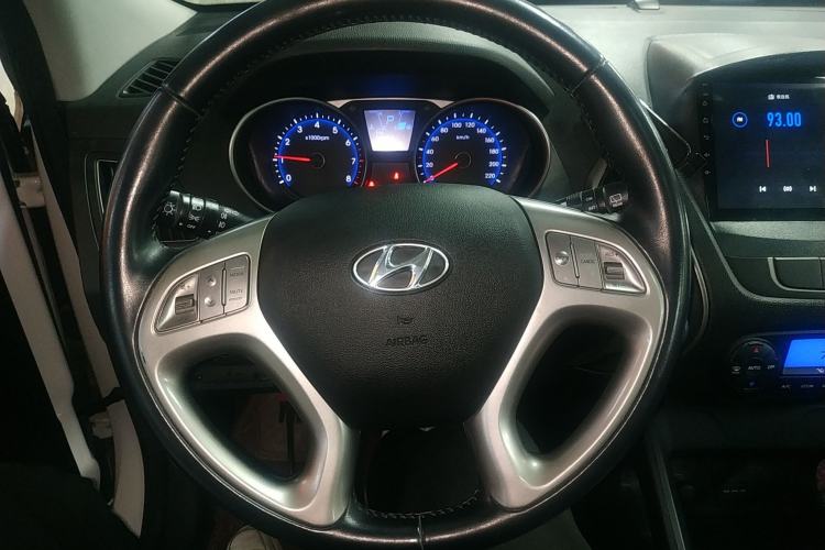 Used Hyundai ix35 2015 2.0L Automatic 2WD Smart Type China IV Steering Wheel