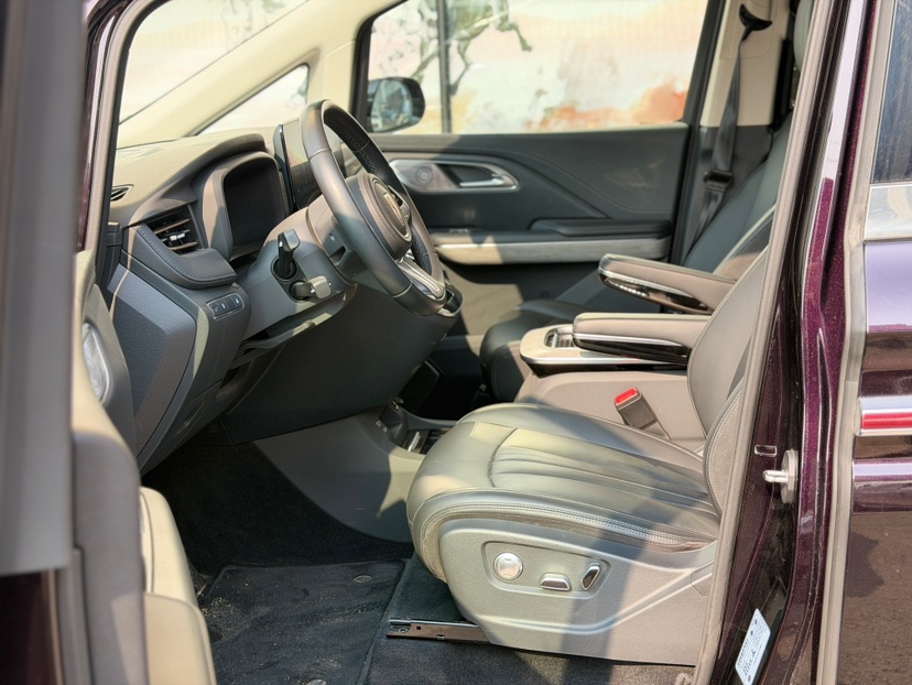 Hongqi HQ9 PHEV 2024 2.0T Four-Wheel Drive Business Edition — снимка 14