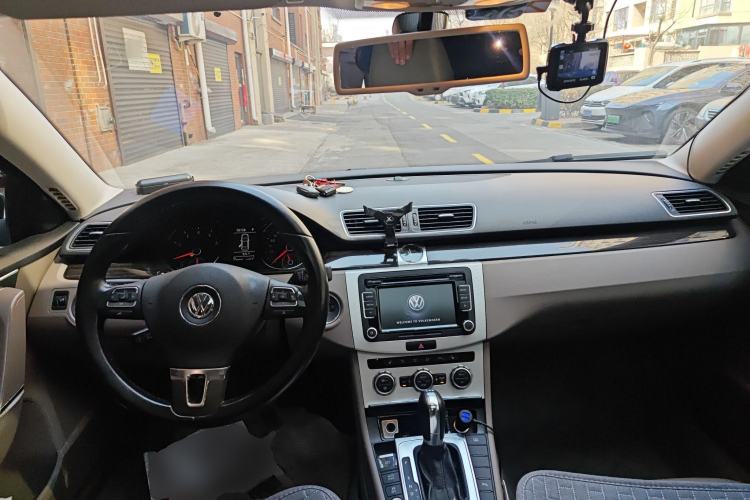 Used Volkswagen Magotan 2012 Facelift 2.0 TSI Prestige Model Center Console