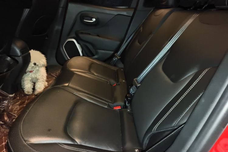 Used Jeep Renegade 2018 Connected Large Screen Version 180T Automatic Smart Version Left Rear Seat