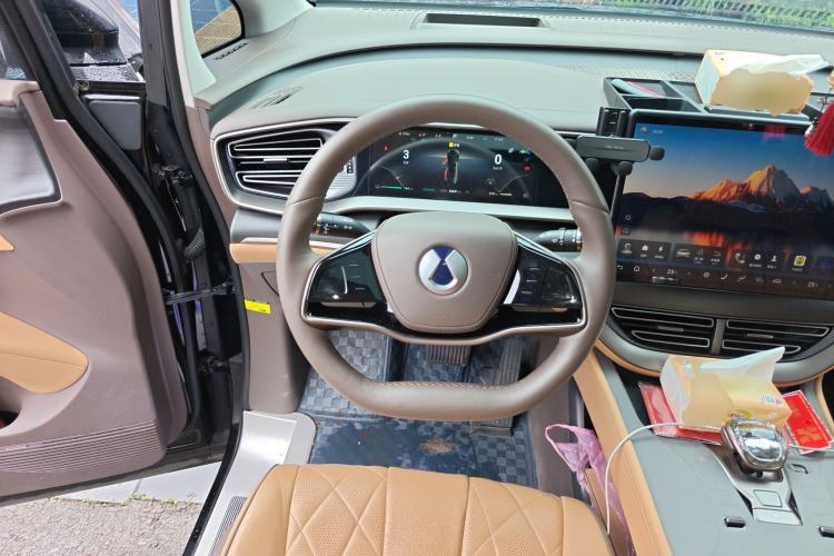 Used Denza D9 2022 DM-i 970 Four-Wheel Drive Prestige Model
