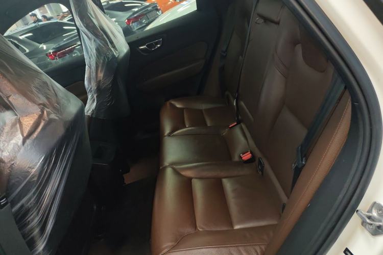 Used Volvo XC60 2022 B5 4x4 Smart Luxury Edition