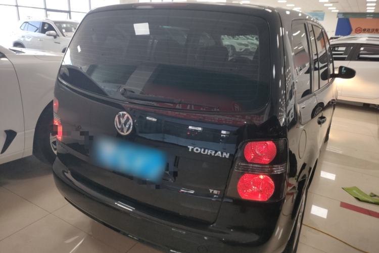 Used Volkswagen Touran 2013 1.4T Manual Fashion Edition 5 Seats Rear Right 45 Deg