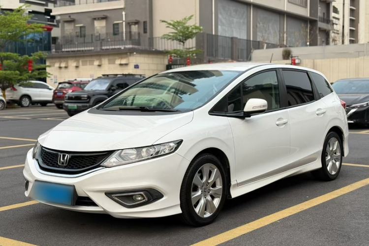 Used Honda Jade 2013 1.8L automatic Comfort version 5 seats Front Left 45 Deg