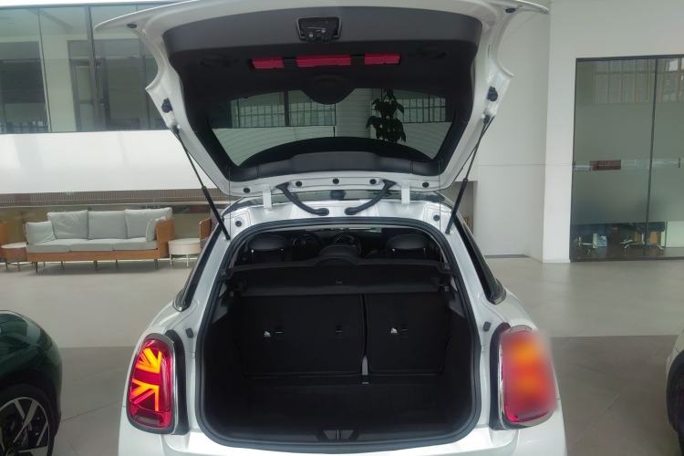Used MINI 2023 Updated 1.5T COOPER Artist Five-Door Edition Trunk