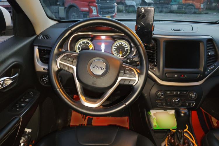 Used Jeep Cherokee 2017 2.0L Superior Edition