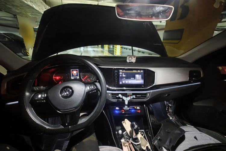 Used Volkswagen Tayron 2020 280TSI Two-Wheel Drive Luxury Connect Edition Center Console