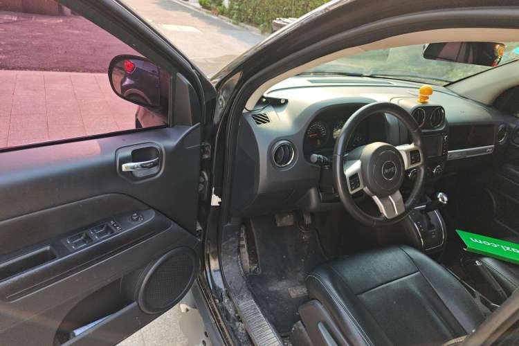 Used Jeep Compass 2015 2.0L two-wheel drive sport version