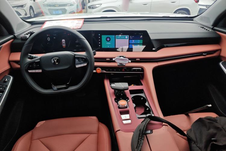Used CHANGAN CS75 PLUS 2025 Model, 3rd Generation Champion Edition 1.5T Jinghang Version Center Console