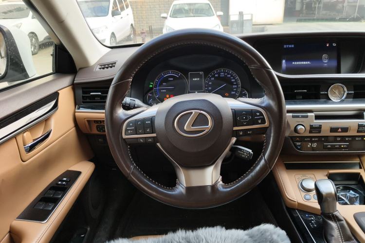 Used Lexus ES 2017 300h Mark Levinson Comfort Edition