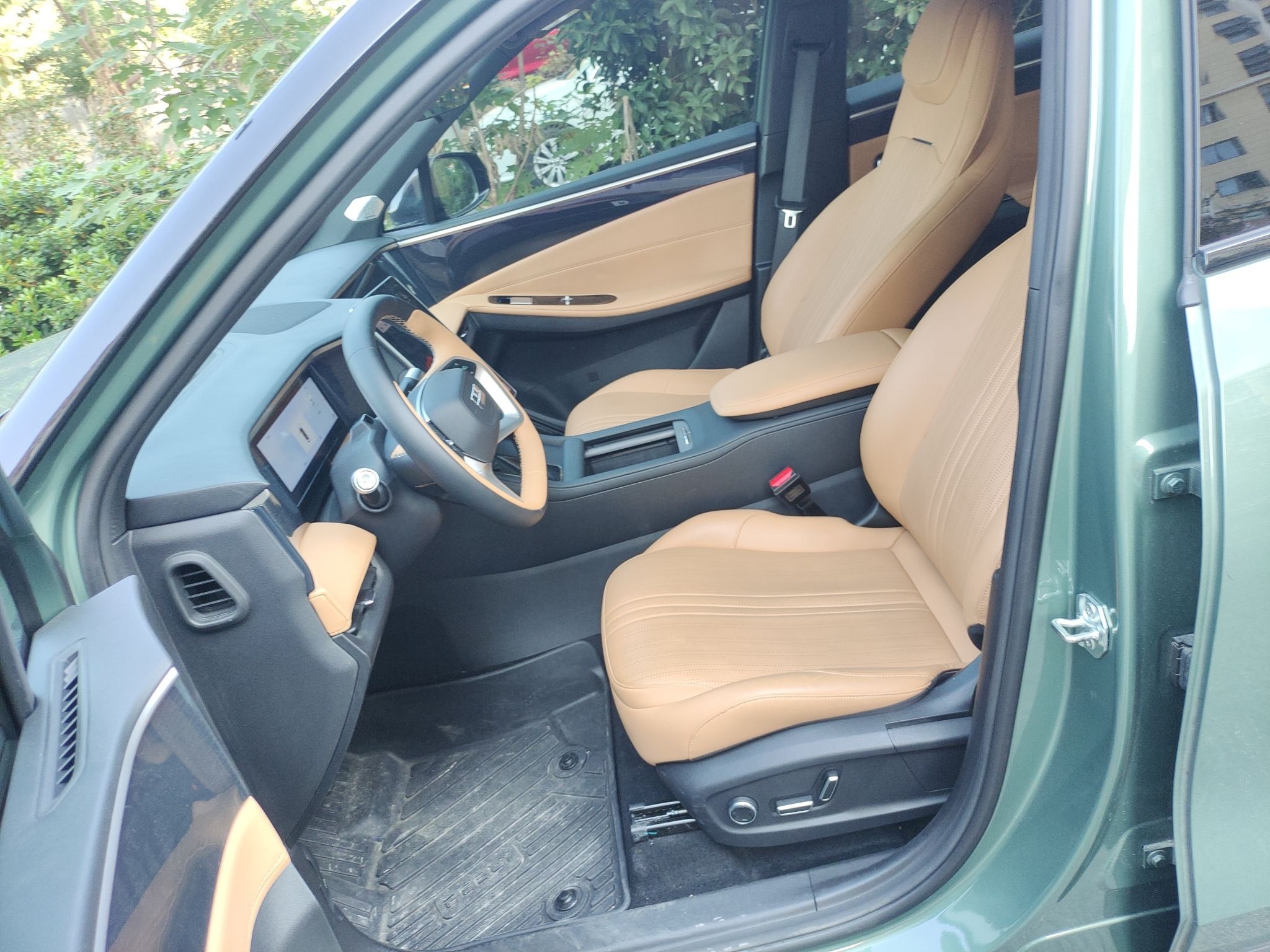 المقاعد الأمامية داخل السيارة