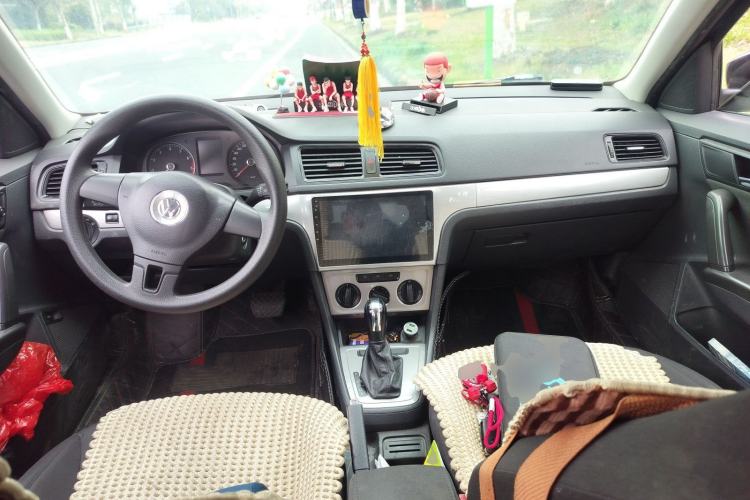 Used Volkswagen Lavida 2013 Revised Classic 1.6L Automatic Fashion Edition Center Console