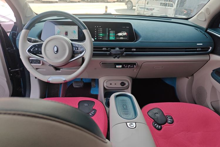 Used ORA Good Cat 2023 401 km Standard Range Luxury Version Ternary Lithium Center Console