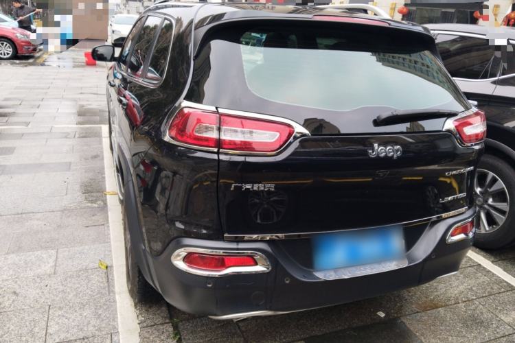 Used Jeep Cherokee 2020 2.0L Two-Wheel Drive Classic Sports Edition
