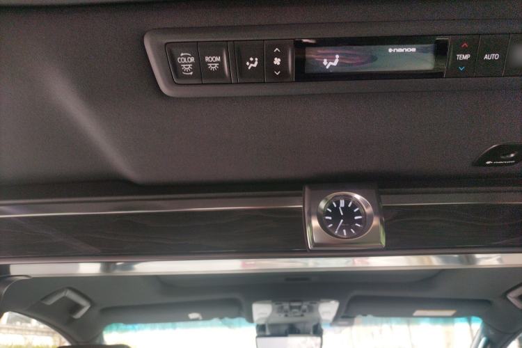 Used Lexus LM 2020 300h Four-Seat Grand Edition Headliner