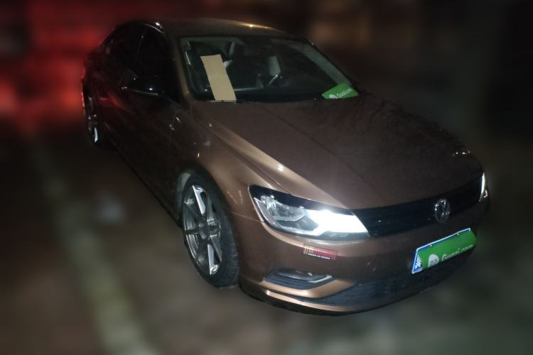 Used Volkswagen Lamando 2015 230TSI DSG Fashion Edition Front Right 45 Deg