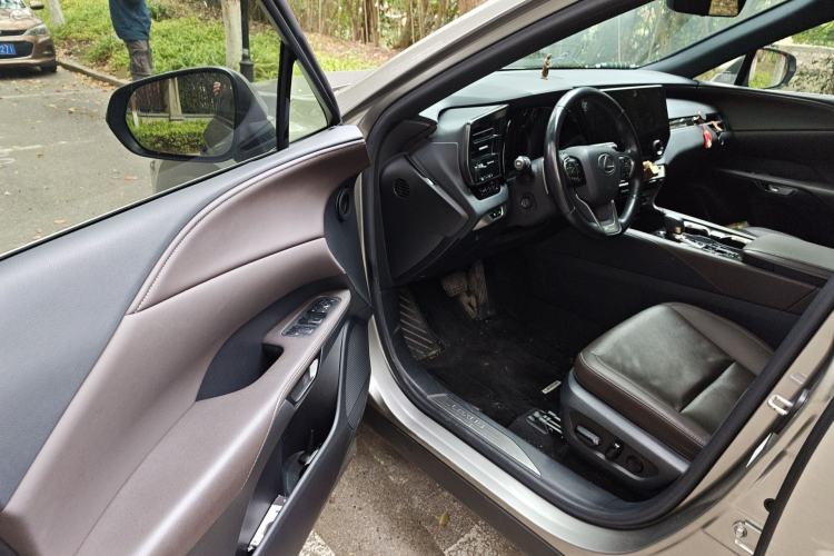 Used Lexus RX 2023 350h Two-Wheel Drive Comfort Edition Driver Seat