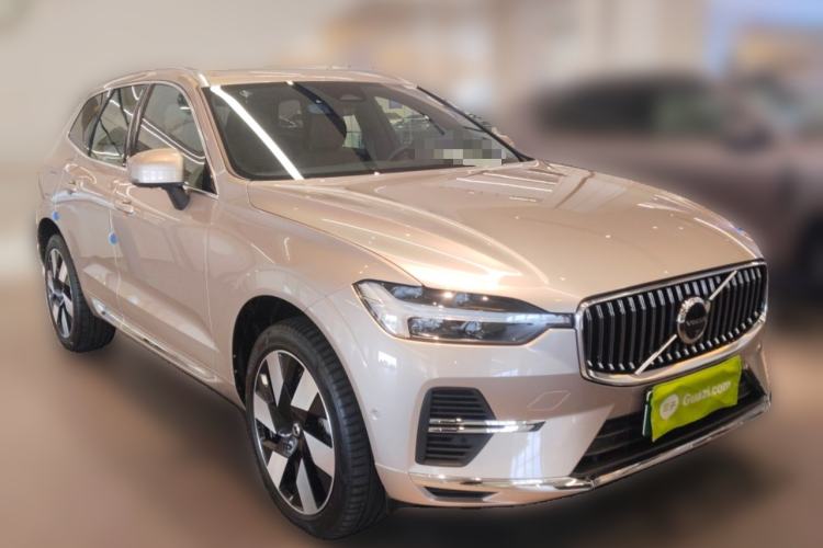 Used Volvo XC60 New Energy 2024 T8 Plug-in Hybrid Long-Range All-Wheel Drive Smart Luxury Edition Front Right 45 Deg