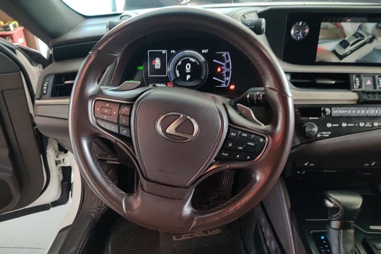 Used Lexus ES 2020 300h Premier Edition