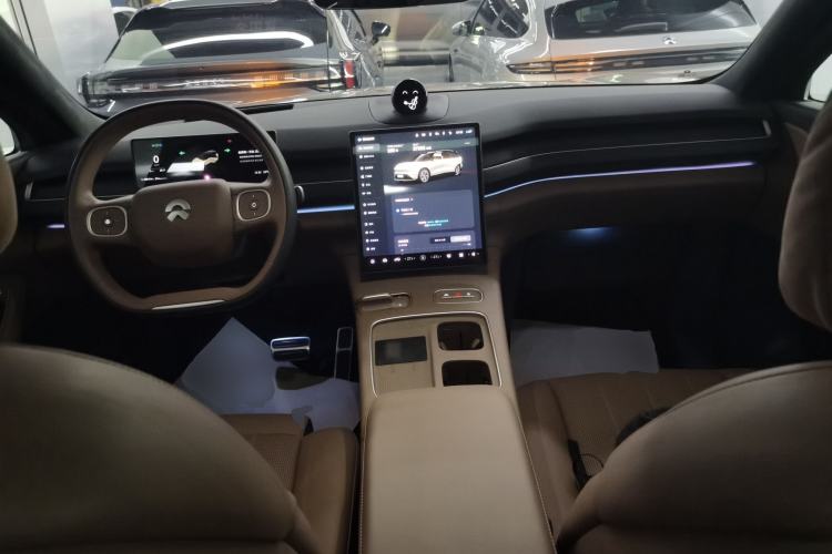 Used Nio ES8 2024 75 kWh Center Console