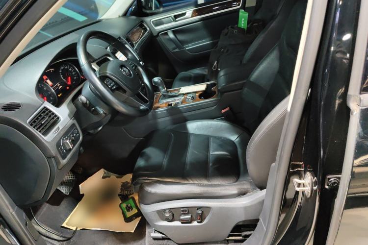 Used Volkswagen Touareg 2014 3.0 TSI New Edition
