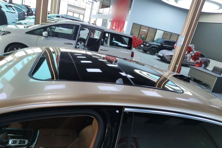 Used Hongqi H9 2025 Model Facelifted 2.0T Two-Wheel Drive Flag-Style Luxury Business Edition, 5 Seats
